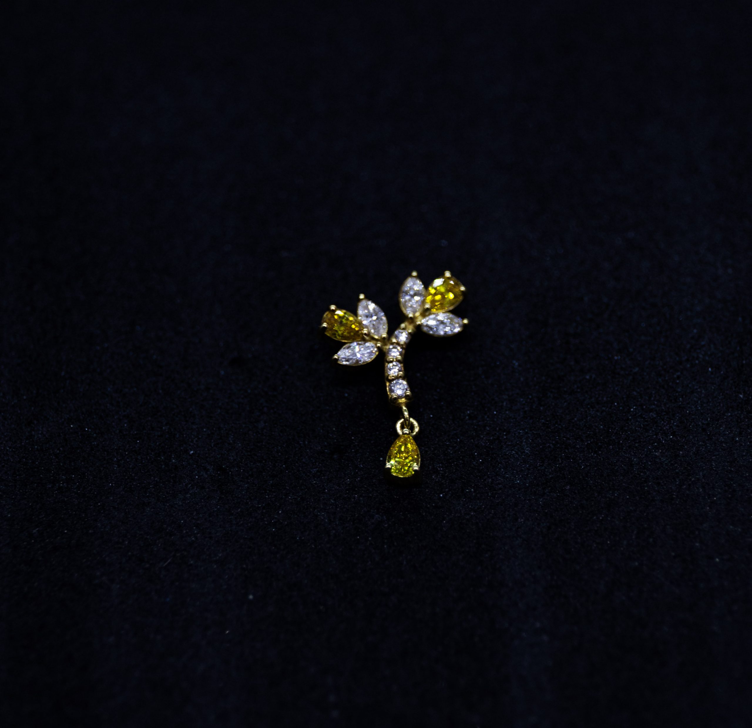 Tête de piercing Jonquille pour stud en or 18 carats et diamants blancs et jaunes